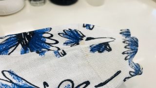 食べこぼし汚れは気にならない程度の汚れでも後から時間が経つと変色して目立ってくる事があります