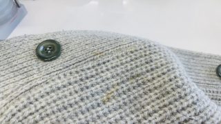 シミはそのままにしておくと生地の繊維が変化してしまい普通に洗っても取れない状態になります