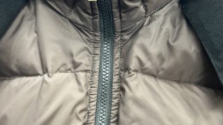 お気に入りのダウンジャケットの本体は問題無いのにチャックだけが壊れてしまったけど何とかなりますか？
