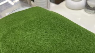 ベルベット調の生地の毛が穴が開いてしまった様に抜けてしまった時には諦めずにご相談下さいませ
