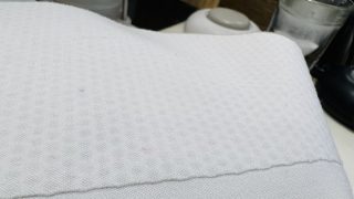 油性のインクより水性のインクの方が水を使えば落ちると思われがちなのですが実は違います