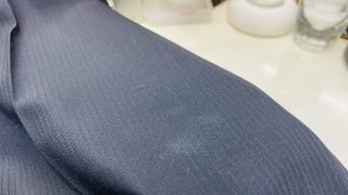 ウールお洋服の生地の色が変化したり白くなったり無くなったりしてはいませんか？