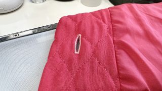 実はお直しする事だけではなく「色修正（染色補正）」の技術で色のリメイクも可能なのです