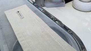 「汚れてしまった」お洋服のベルト付属品でも単品でクリーニングや染み抜きを行う事は可能ですよ