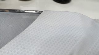 身体が直接触れる部分である襟や袖口は他の生地部分よりもメンテナンスが必要です