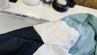 ダウンジャケットにもしもボールペンのインクが付いてしまっても慌てずにご相談下さいませ