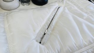 匂いや汚れが気になったらクリーニング屋さんでドライクリーニングや水洗いをしてもらいましょう