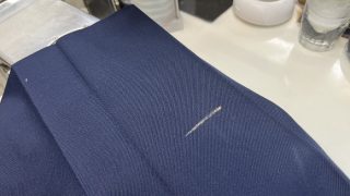 毎日着用する学生服はクリーニングに出せるタイミングが合わなかったりとそのまま放置しがちです
