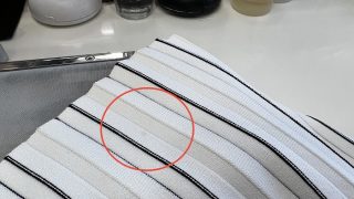 高温で調理された食べこぼしの油汚れは非常に取れにくいのでシミ抜きは無理しない様に致しましょう