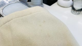 まだ使いたいけどお洗濯してもクリーニングに出しても取れないシミが付いたままのお洋服でも対処方法がありますよ