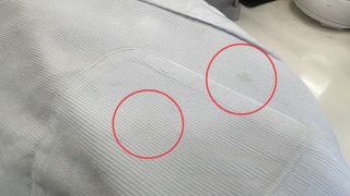何度洗っても取れない様な生地にこびり付いた黄ばみは洗うたびに定着しもっと頑固なシミになるのです