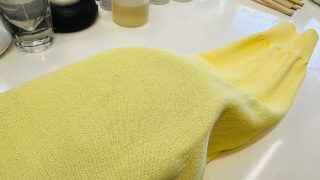 食べこぼしや汗の取り切れない汚れが付いている状態ですと後に変化してしまう事があります