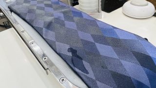 ネクタイに付いてしまったくっきりと境目が目に見えるほどの大きなシミには要注意です
