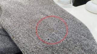 保管中に長い時間を掛けて浮き出てきたようなシミはかなり取れにくい部類のシミになります