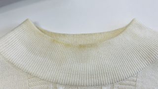 襟周りに黄ばみが発生する原因はお洗濯では取り切れていない汚れ成分が残っているからなのです