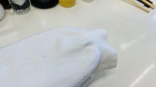 今は薄いシミでも放置時間が経過いたしますと色が濃くなり鮮明になって浮き出てくる可能性があります