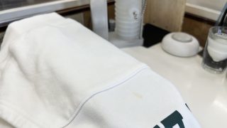 水洗いしか出来ないお洋服に付いてしまった油のシミは取ろうとして無理はしない様にしましょう
