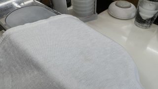 洗っているのに取れない様な黄ばみは既にシミでは無くなっているかも知れませんよ