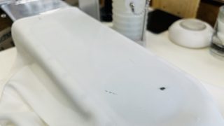 実はお洋服に付いたインクの染みは油性のインクより水性のインクの方が落ちにくいのです