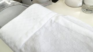 色んな汚れの複合体である排気ガスのシミですが一番厄介なのがカーボン系の固形物質の黒い汚れなのです